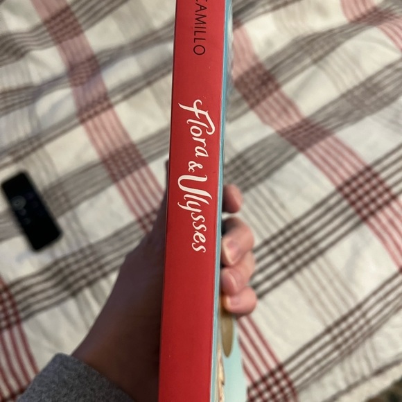 ⭐️ Set of (2) Flora & Ulysses by Kate DiCamillo ⭐️ - Picture 4 of 4